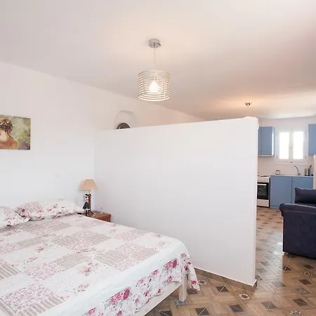 Myconian Brothers 阿诺梅拉